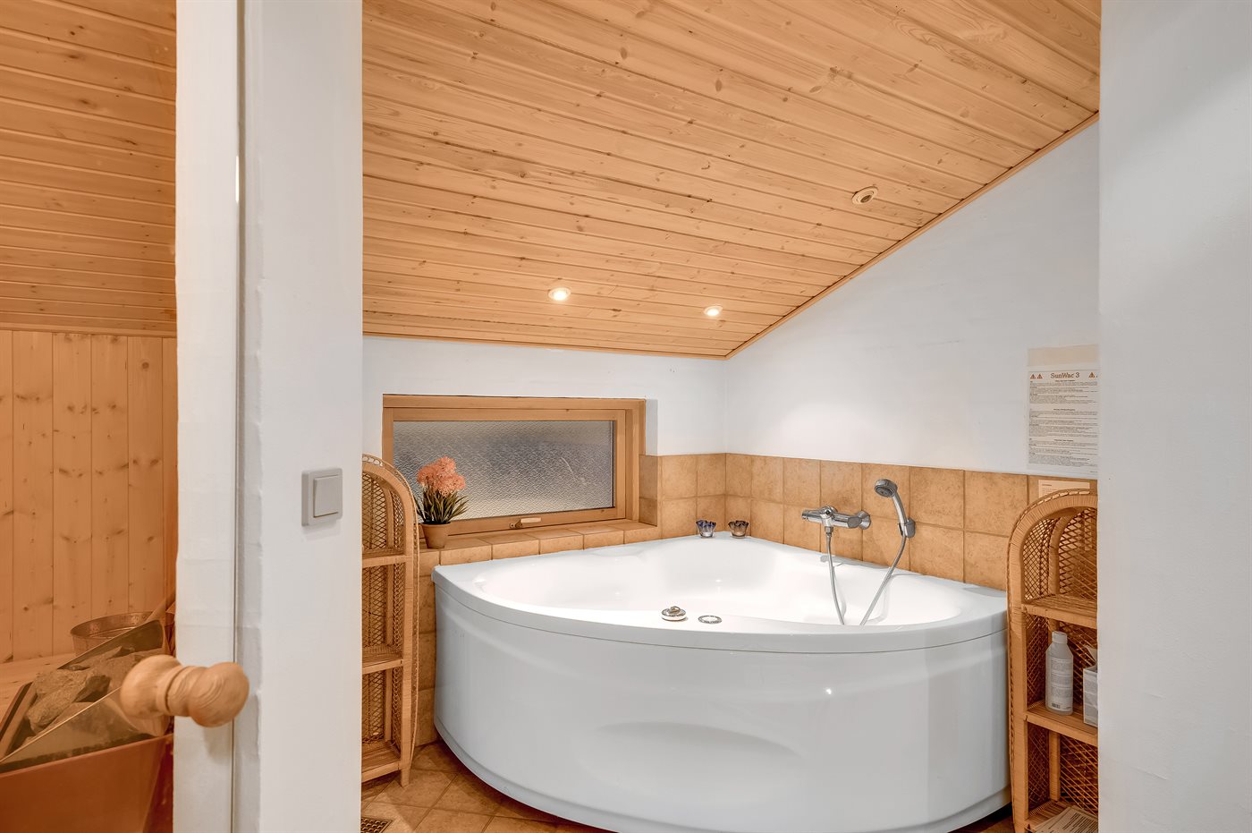 Großzügiges Ferienhaus mit Sauna & Kamin nahe Sandstrand - Bild 4