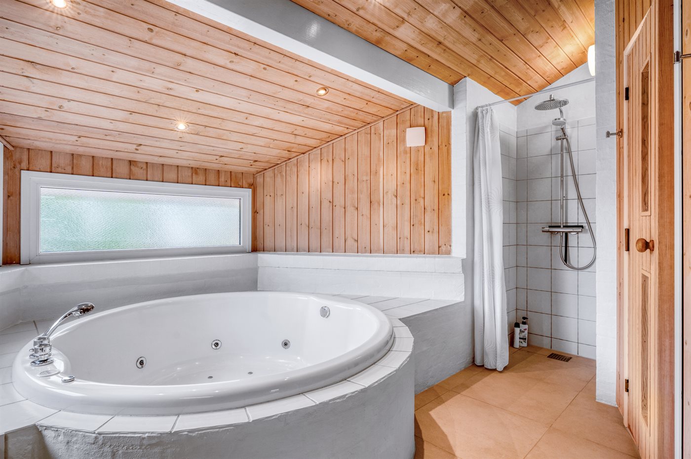 Großzügiges Ferienhaus mit Sauna, Aktivitätsraum & Hot Tub - Bild 3