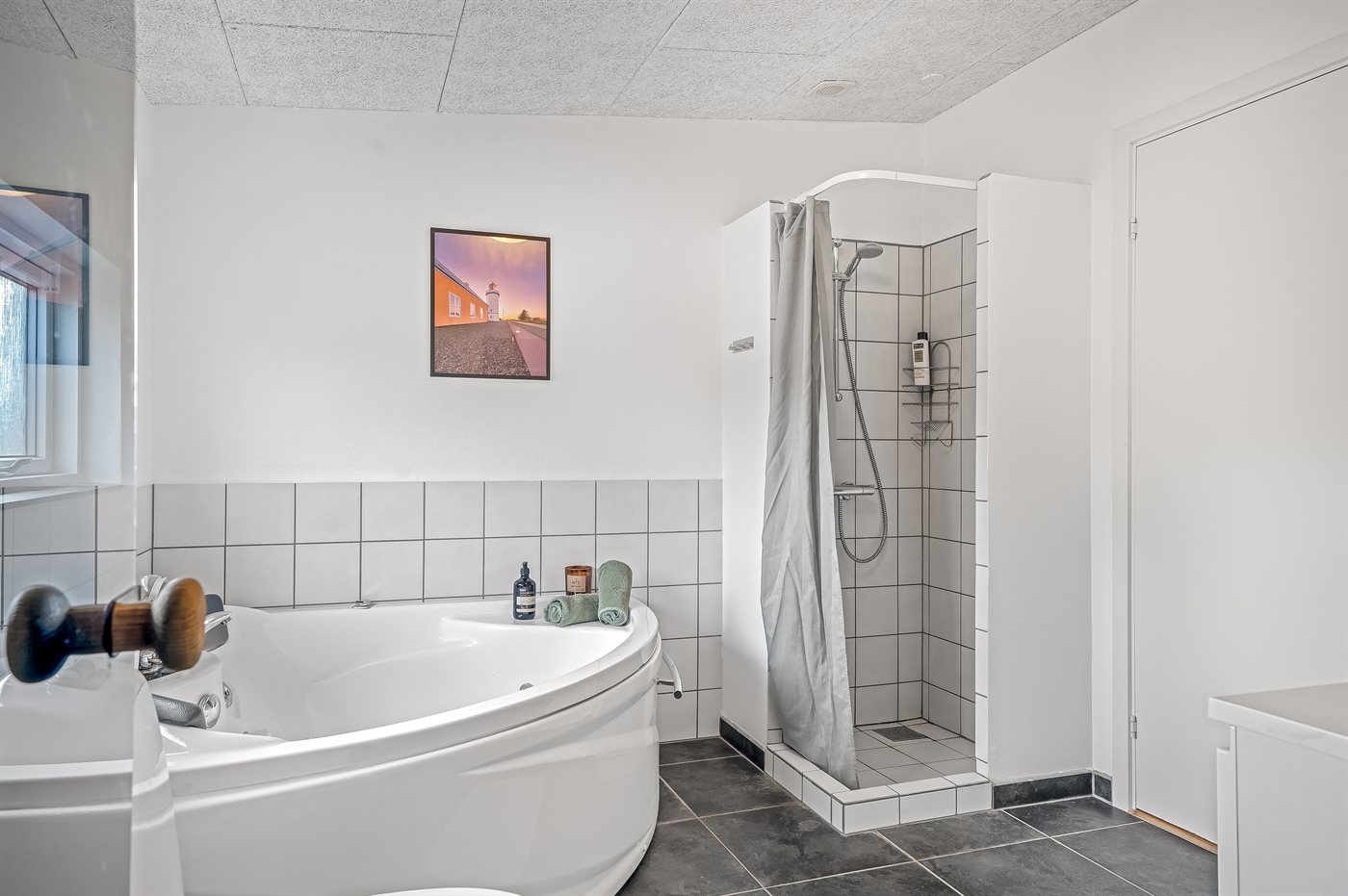 Großzügiges Ferienhaus mit Sauna, Meerblick & Aktivitätsraum - Bild 3