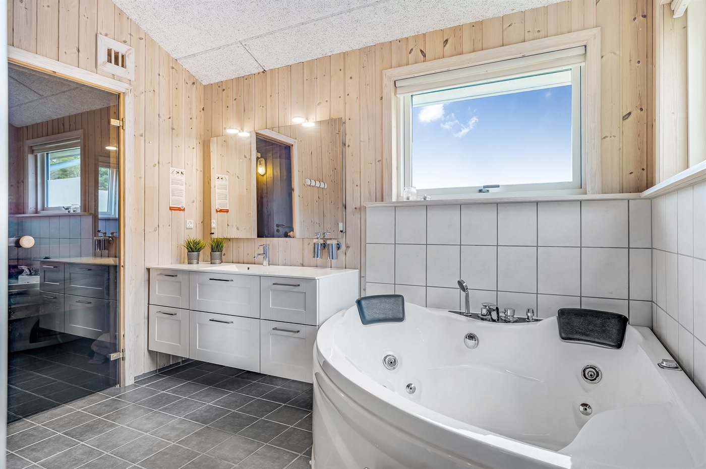 Hyggeliges Ferienhaus mit Sauna, Whirlpool & großem Garten - Bild 3