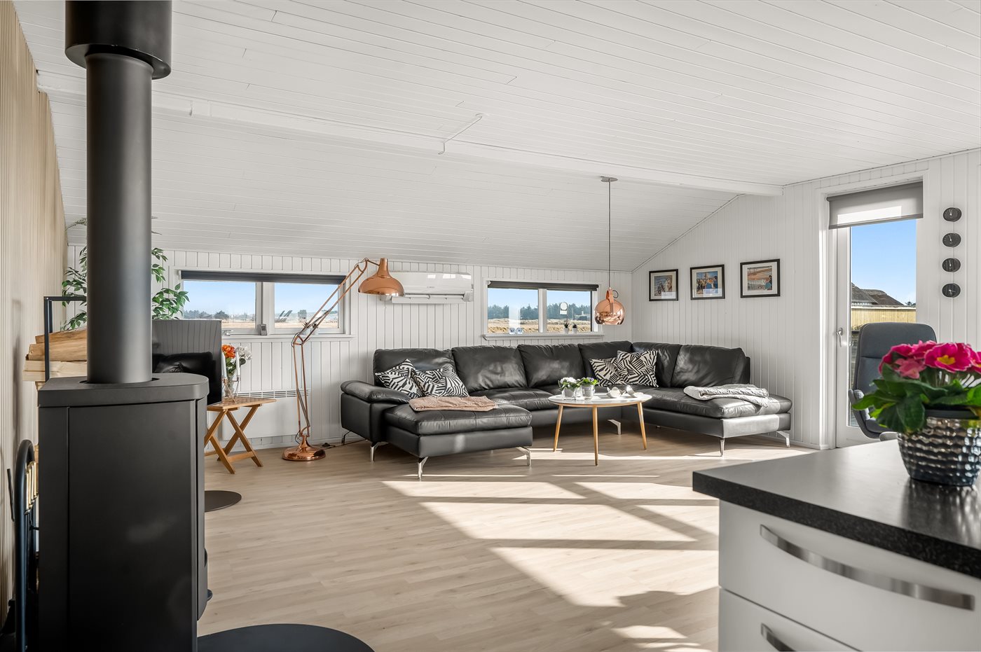 Urlaubsspaß am Strand: Charmantes Ferienhaus in Vrist! - Bild 2