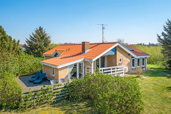 Sommerhus med pool i Sndervig (Sivsangervej)