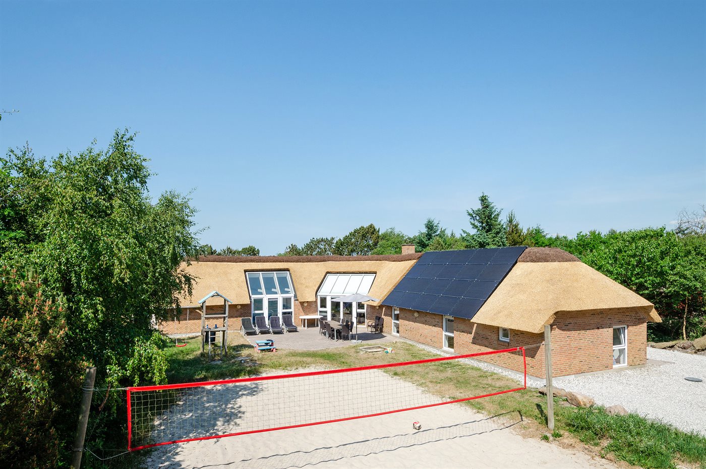 Entspanne im gemütlichen Ferienhaus mit Pool nahe der Nordsee!