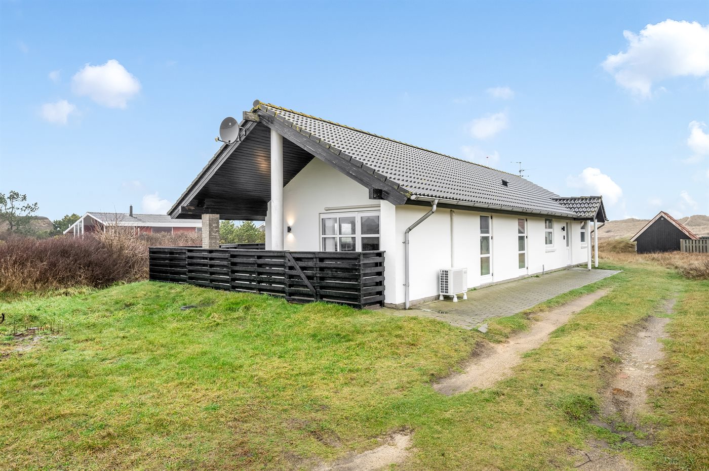 Strandnahes Ferienhaus mit Sauna und Kamin in Klegod
