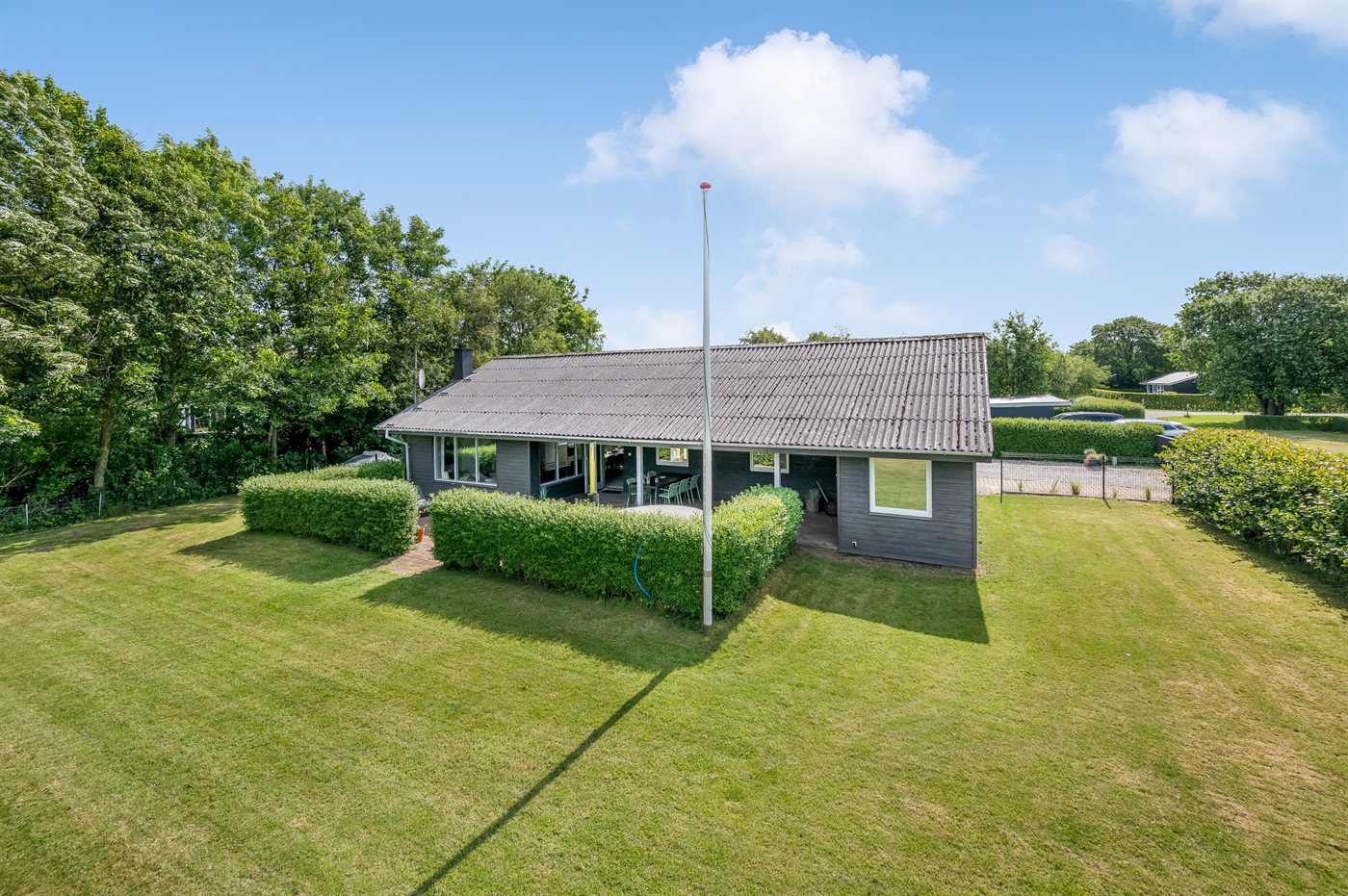 Strandnahes Ferienhaus in Bork Havn mit Hot Tub und Gartenkick