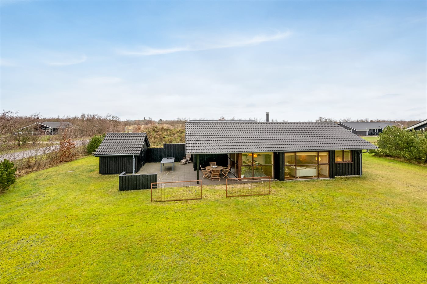 Skandinavischer Feriengenuss mit Sauna & Kamin nahe Fjord