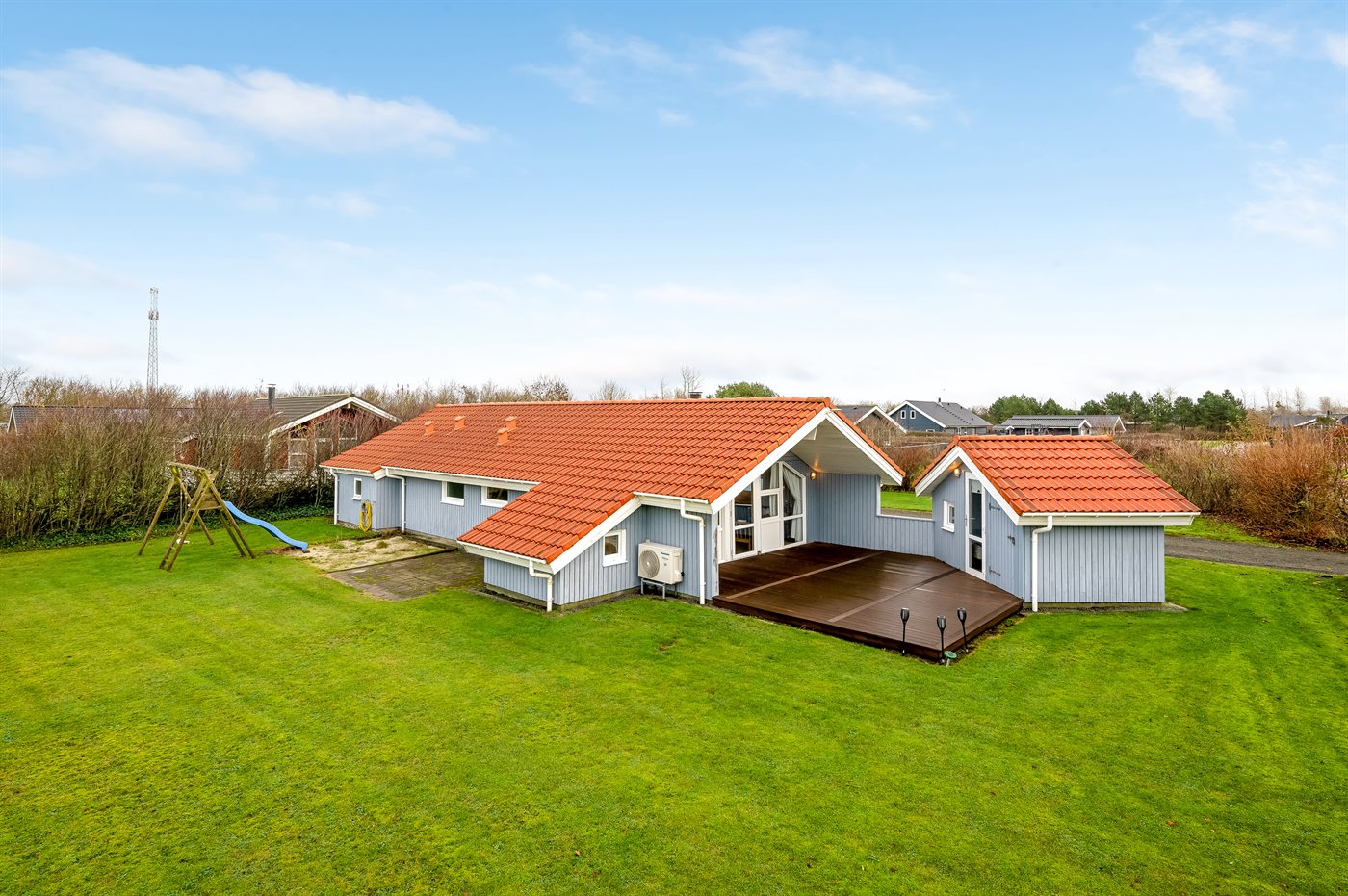 Wohlfühloase mit Whirlpool und Kamin nahe Skaven Strand