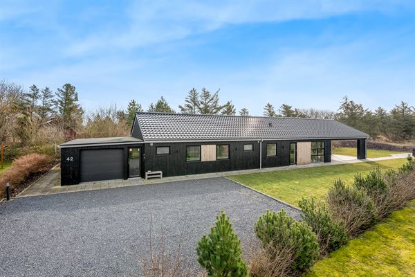 Sommerhus til 8 personer beliggende i Skaven Strand