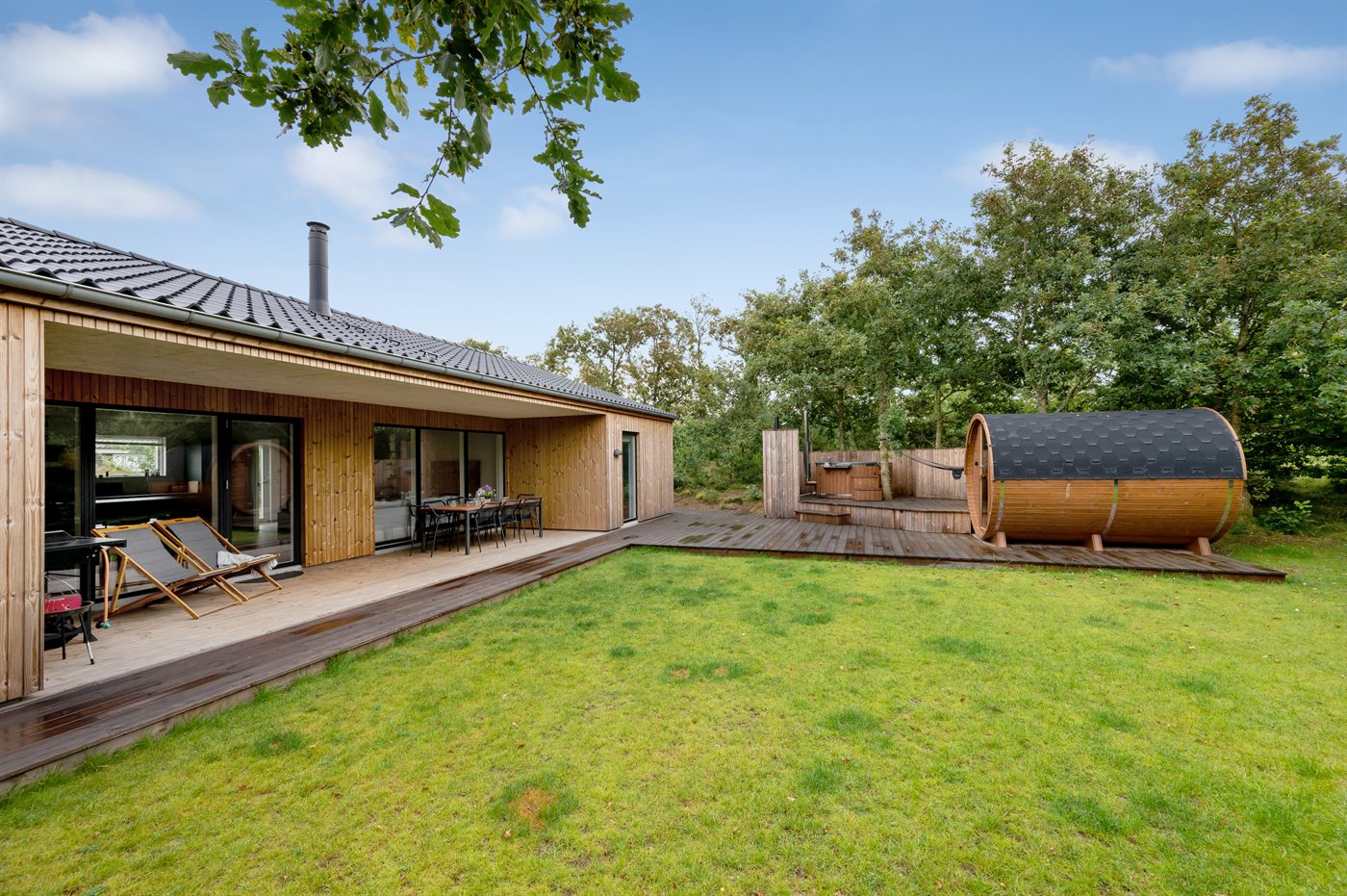 Wellness pur am Fjord: Modernes Ferienhaus mit Sauna & Hot Tub - Bild 3