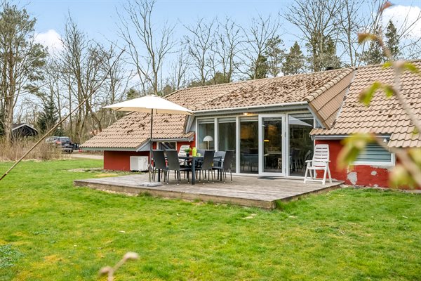 Sommerhus til 8 personer med swimmingpool beliggende i Jegum