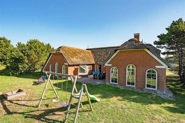 Sommerhus med pool i Blaavand (Ingridsvej)