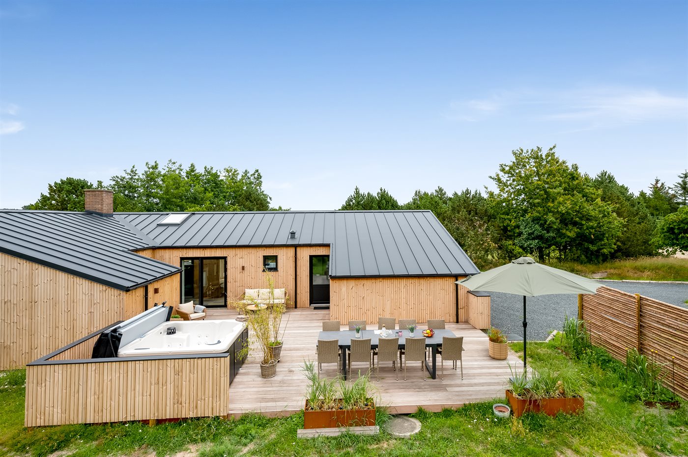 Entspanne im Traumhaus mit Pool und Whirlpool in Blåvand!