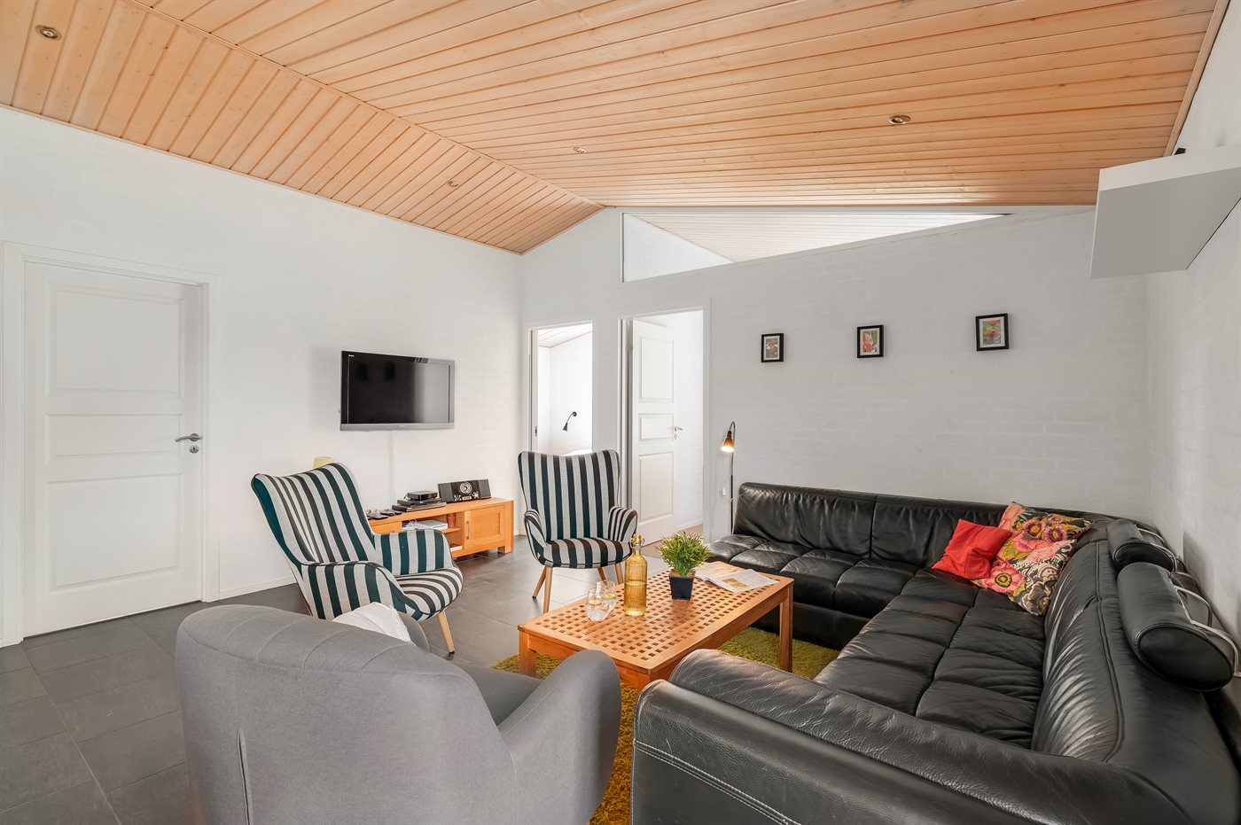 Großzügiges Ferienhaus mit Sauna, Aktivitätsraum & Meerblick - Bild 3