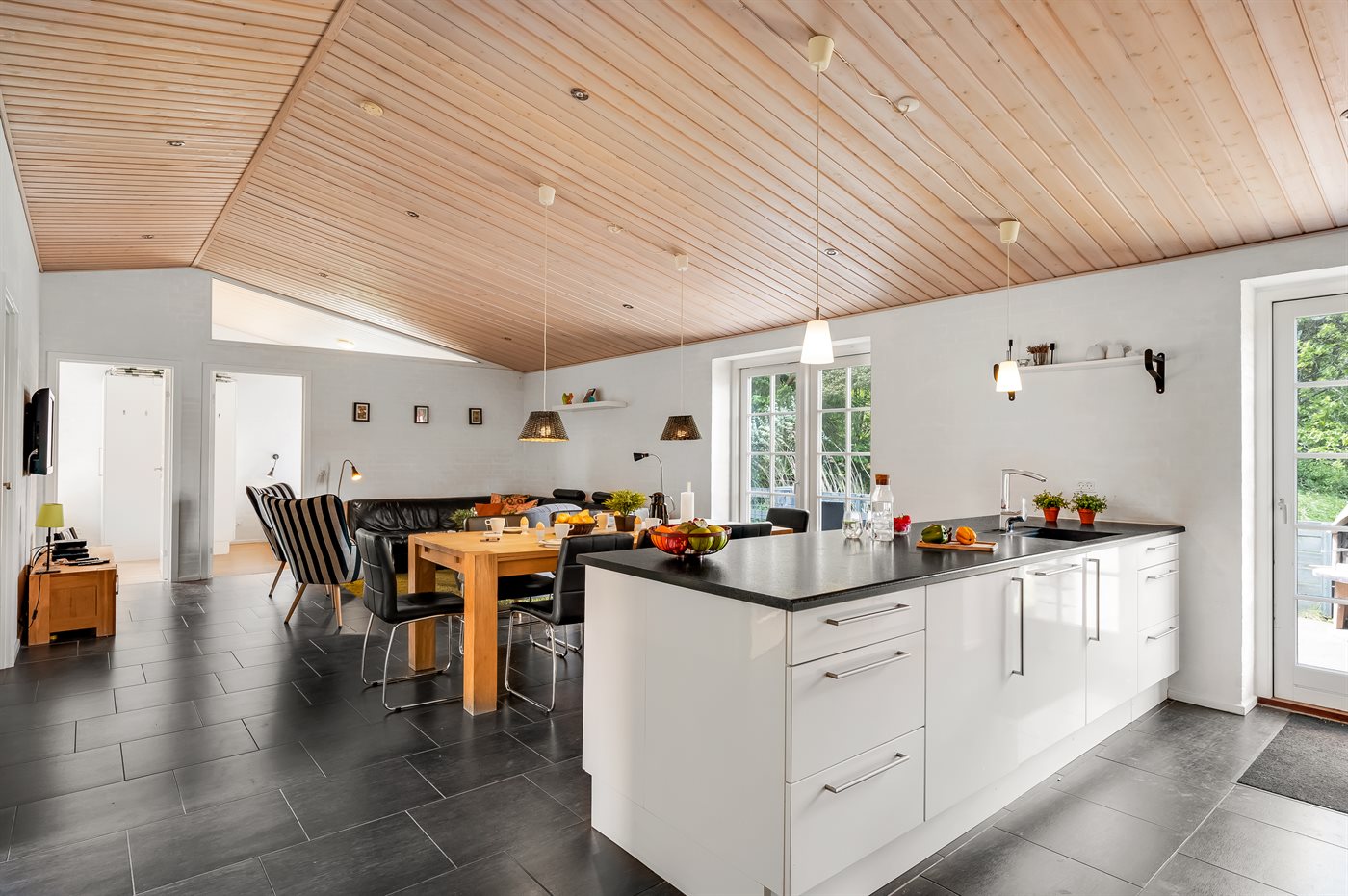 Großzügiges Ferienhaus mit Sauna, Aktivitätsraum & Meerblick - Bild 5