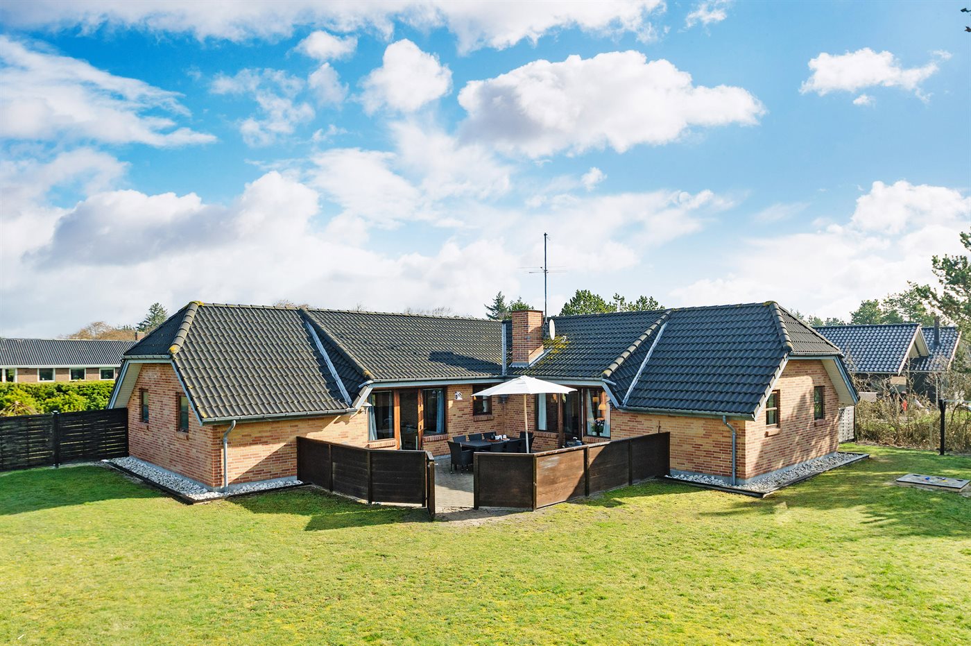 Dein traumhaftes Ferienhaus mit Pool in Blåvand!