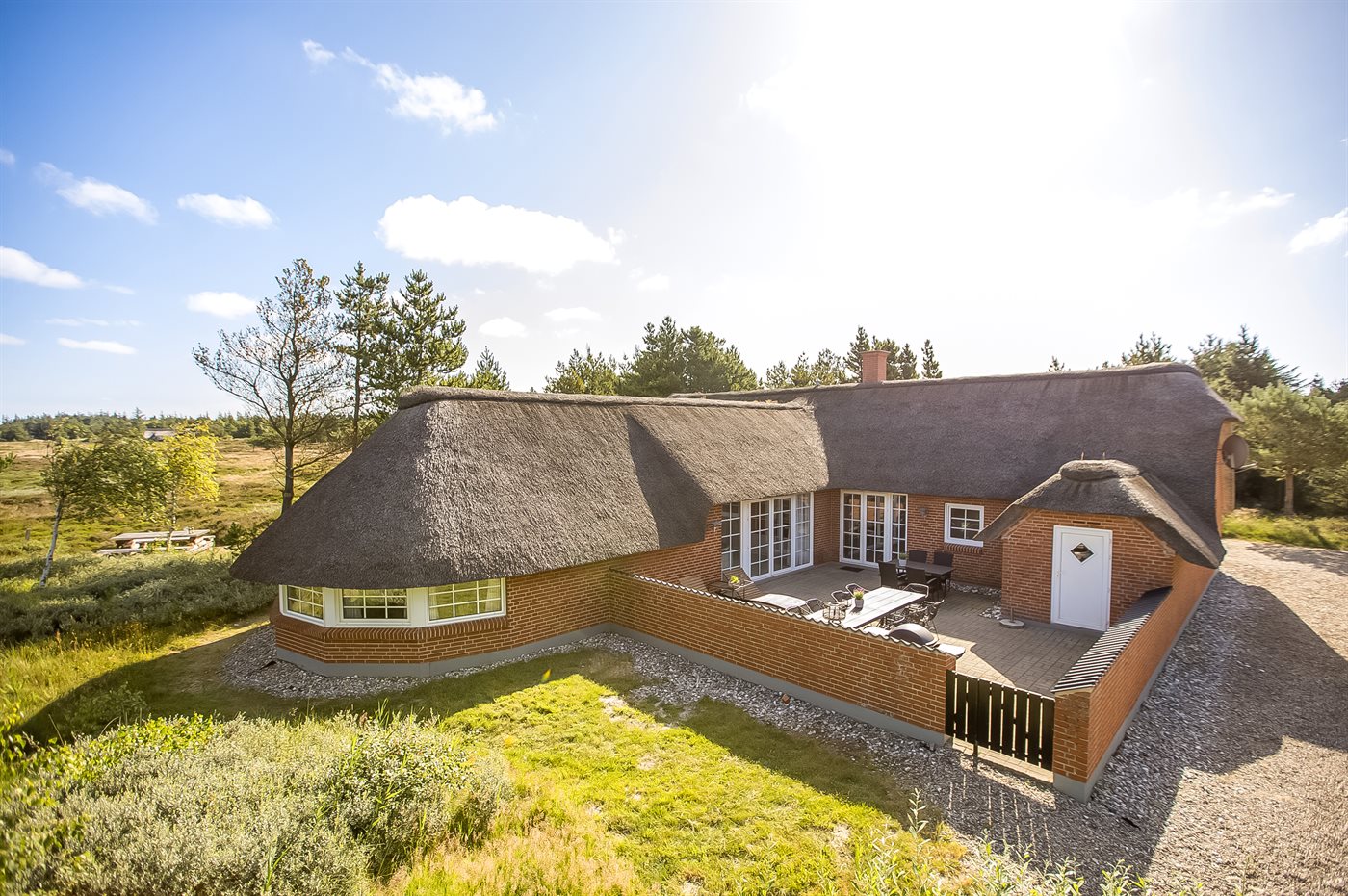 Idyllisches Reetdachhaus mit Pool in Rømø – Dein Urlaubstraum!