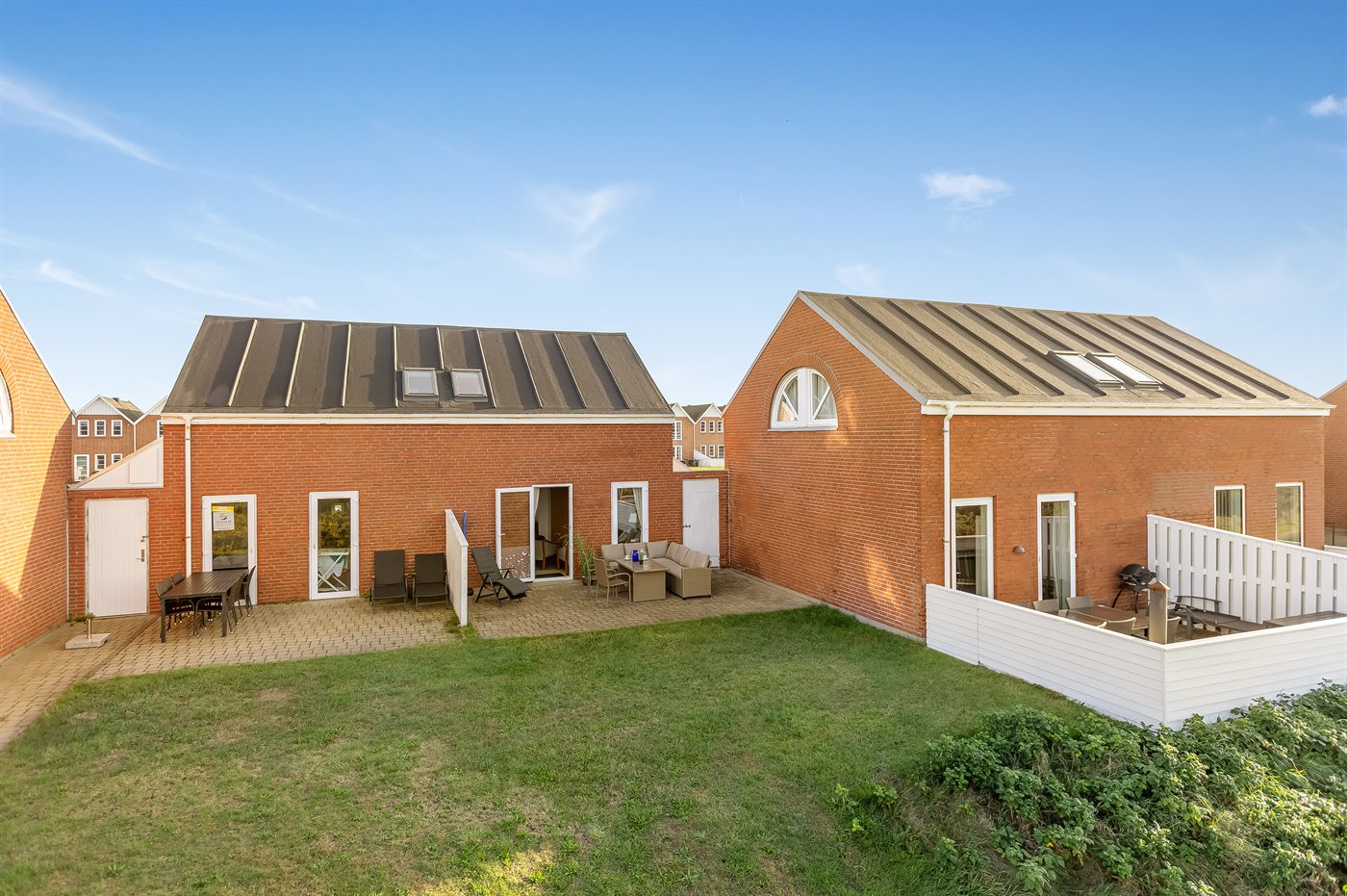 Familienzeit mit Pool, Sauna und Blick auf den Golfplatz