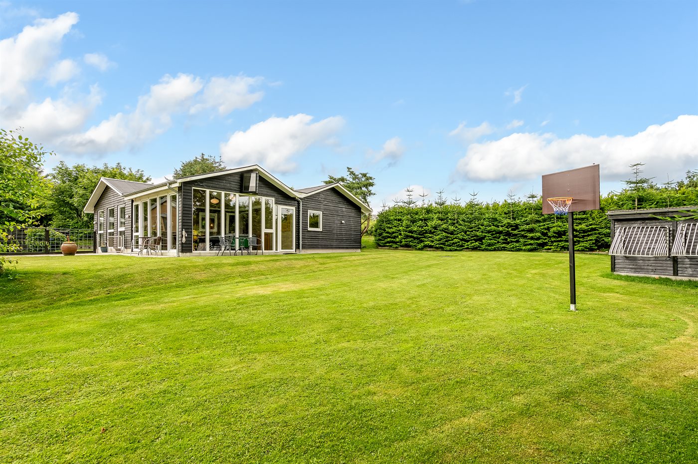 Großzügiges Ferienhaus mit Sauna, Kamin & Fjordblick in Toplage - Bild 2