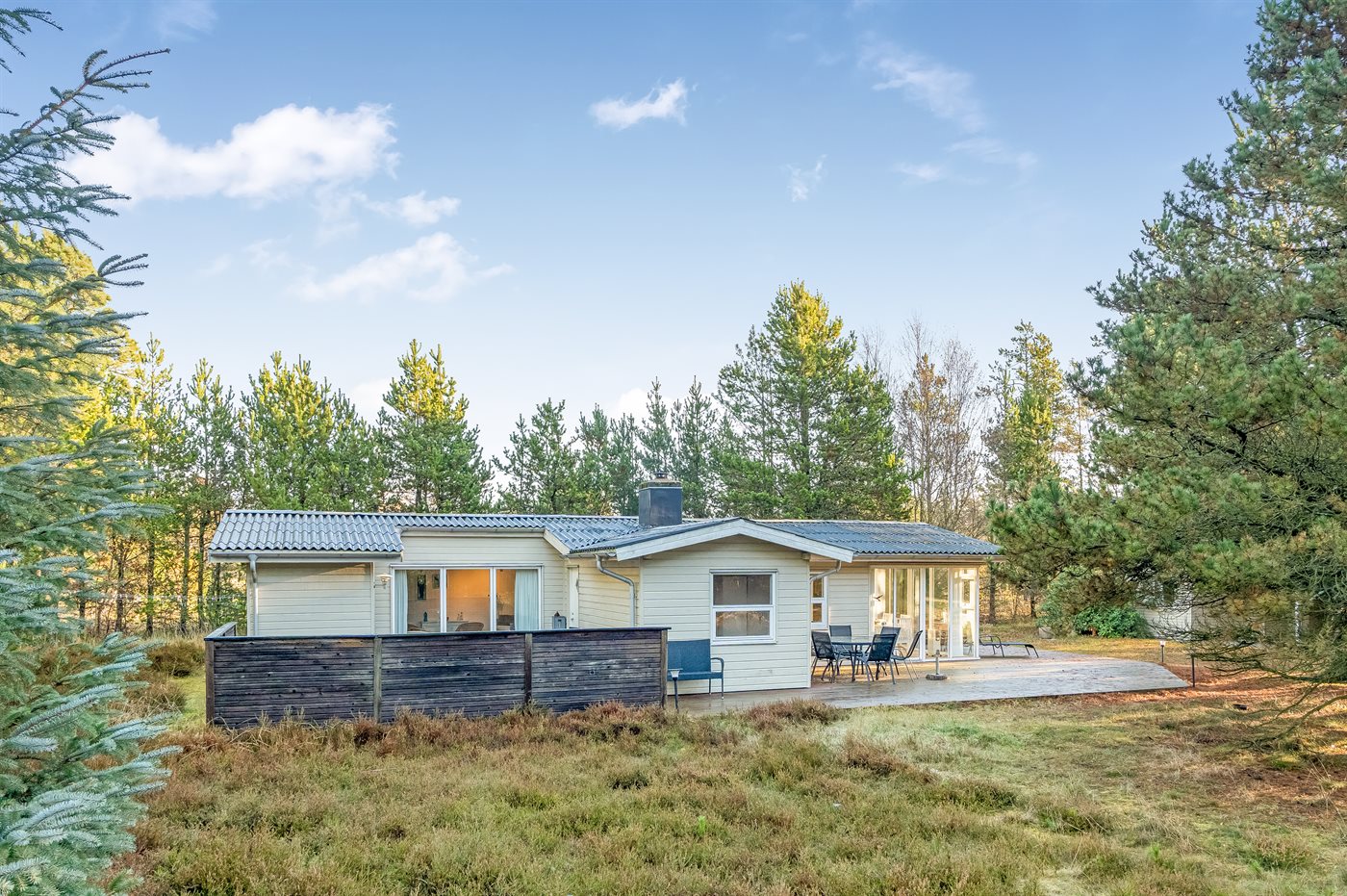 Strandhaus mit Sauna, Kamin und Meerblick in Bratten