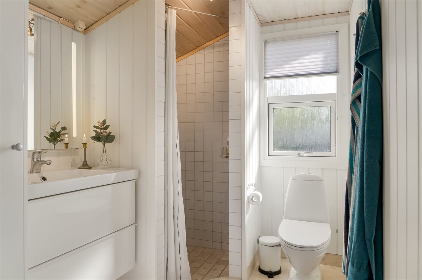 Strandnahes Ferienhaus mit Sauna, Kamin & großem Garten in Lyngsaa - Bild 5