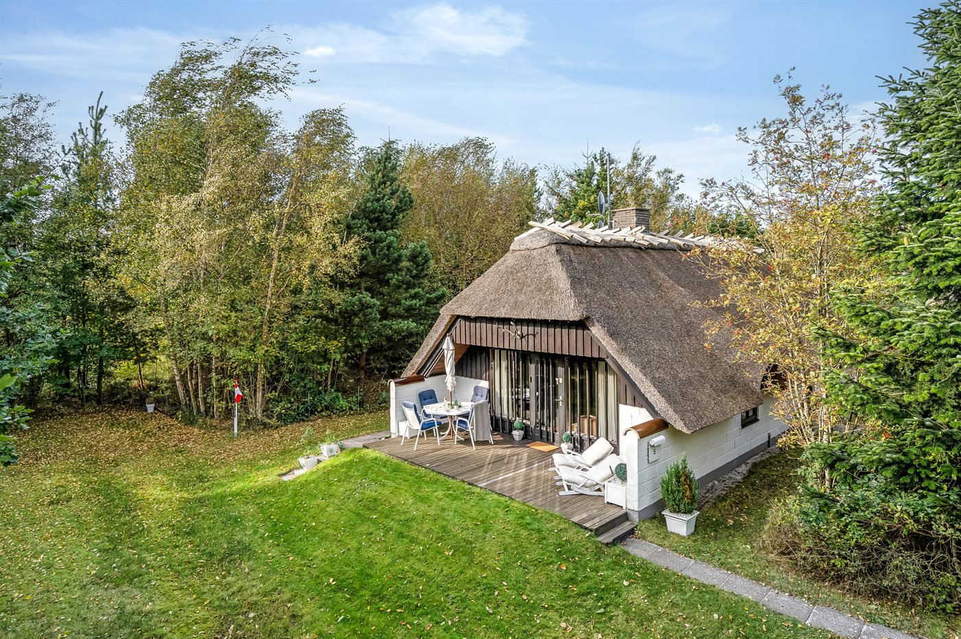 Reetdachhaus am Strand mit Sauna, Kamin und Meerblick in Hou