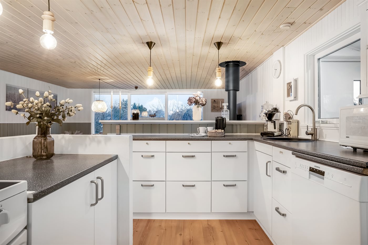 Gemütliches Ferienhaus mit Whirlpool, Kamin & großem Garten - Bild 4