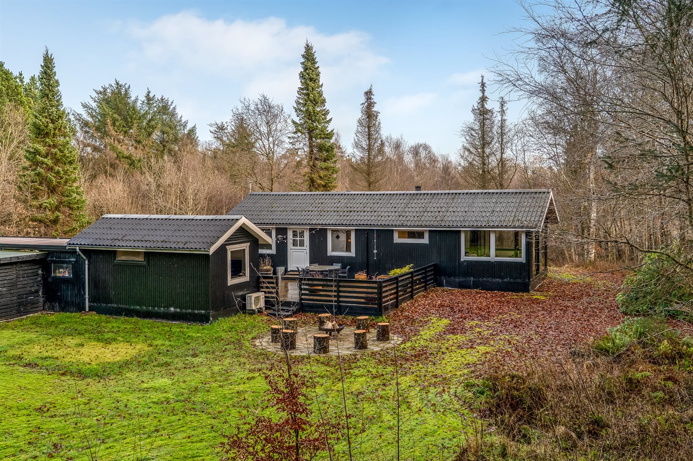 Naturnahes Ferienhaus mit Sauna & Kamin bei Hou