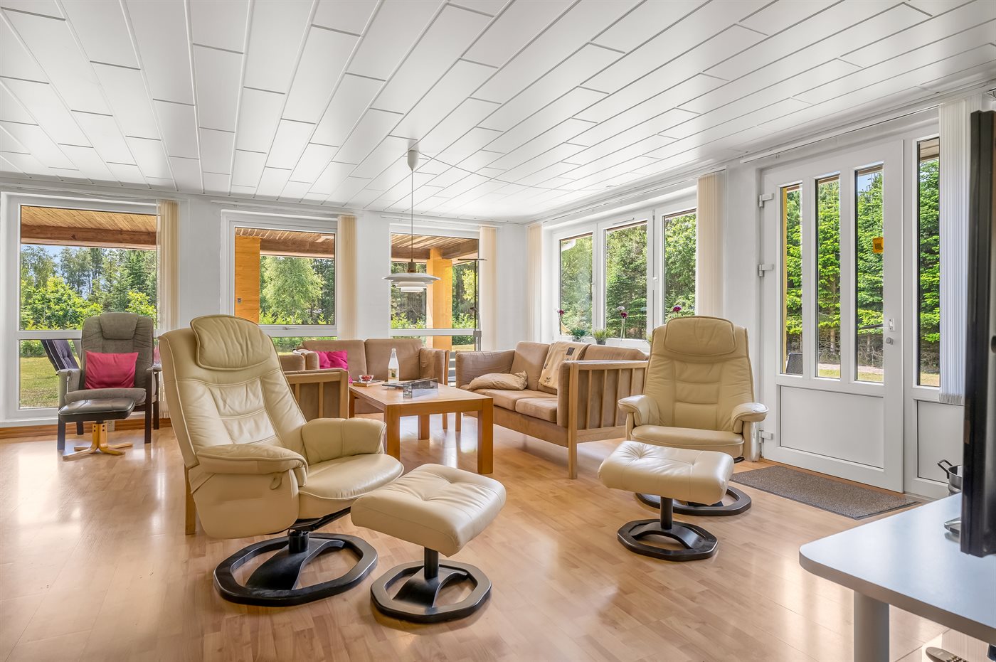 Geräumiges Ferienhaus mit Sauna & großem Garten in Strandnähe - Bild 2