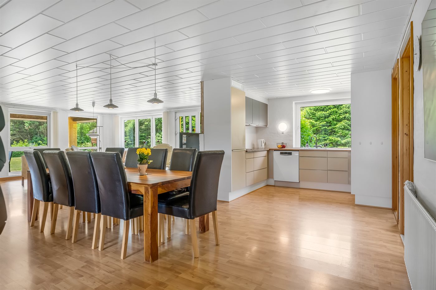 Geräumiges Ferienhaus mit Sauna & großem Garten in Strandnähe - Bild 3