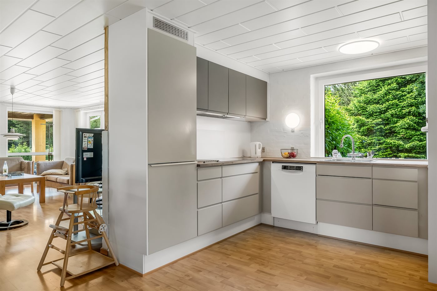 Geräumiges Ferienhaus mit Sauna & großem Garten in Strandnähe - Bild 4