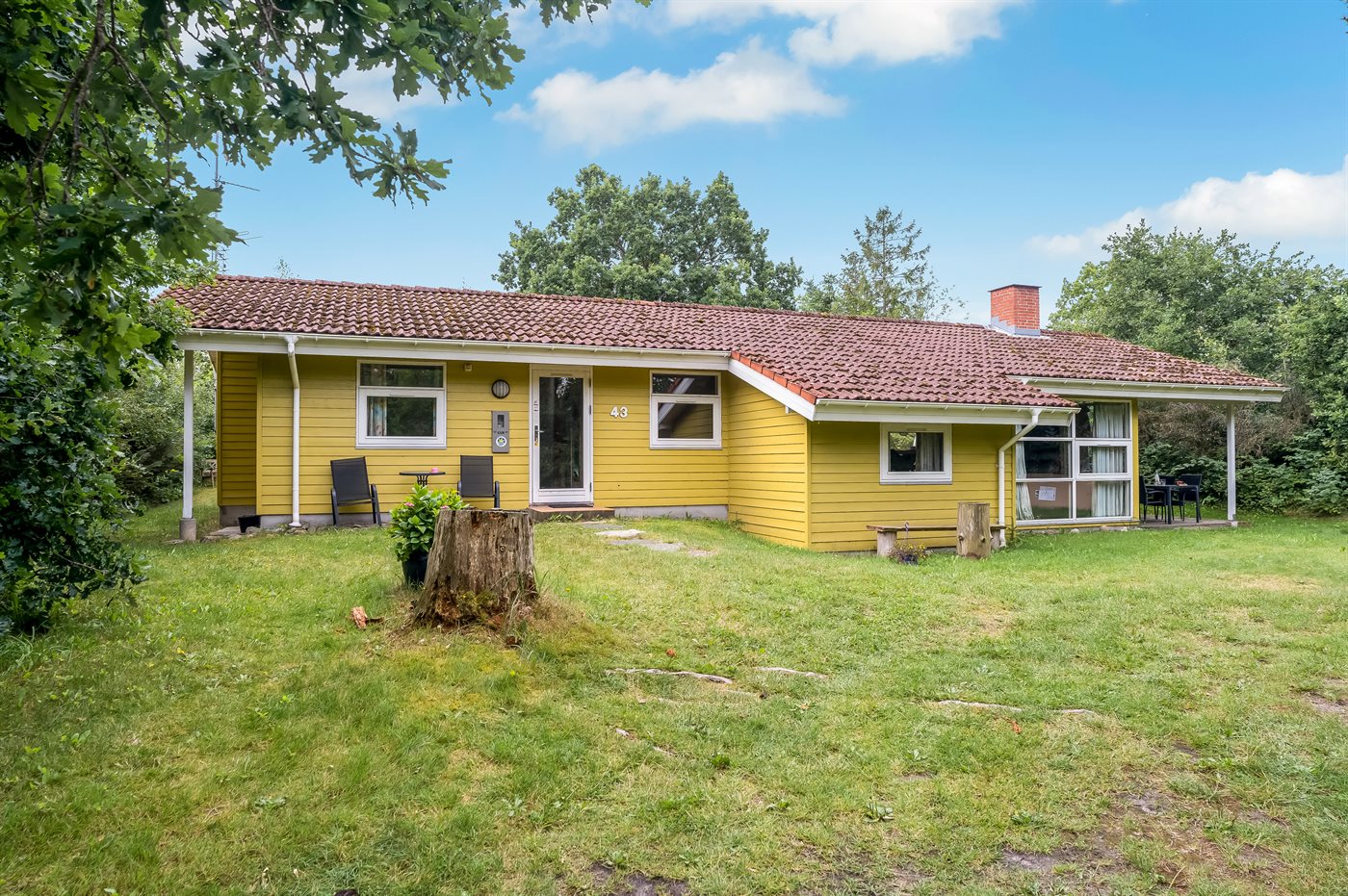 Entspanne im charmanten Ferienhaus nur 100 m vom Wasser!