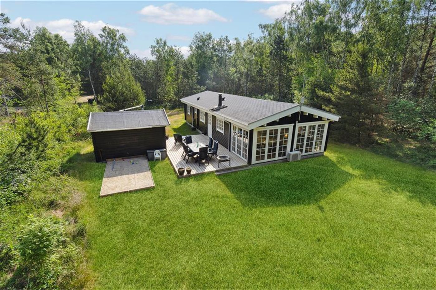 Waldidyll mit Sauna, Kamin & Nähe zum Strand in Helberskov