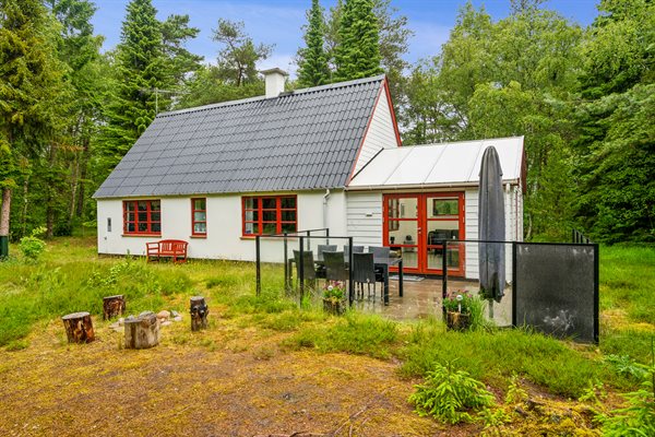 Sommerhus til 6 personer beliggende i Laso, Byrum
