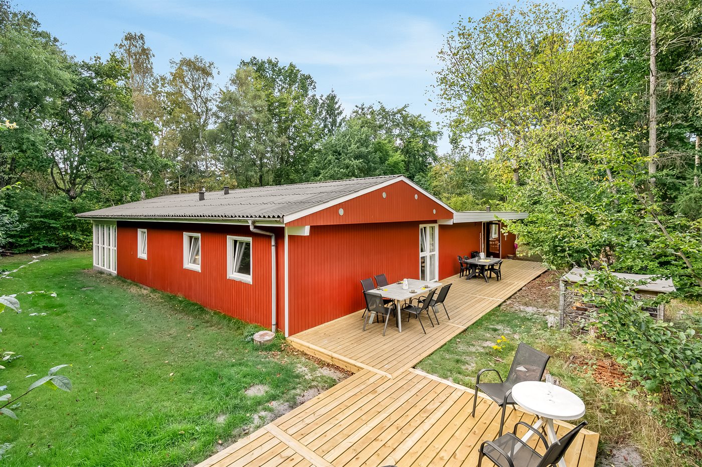 Großzügiges Ferienhaus mit Pool &amp; Sauna nah am Fjellerup Strand