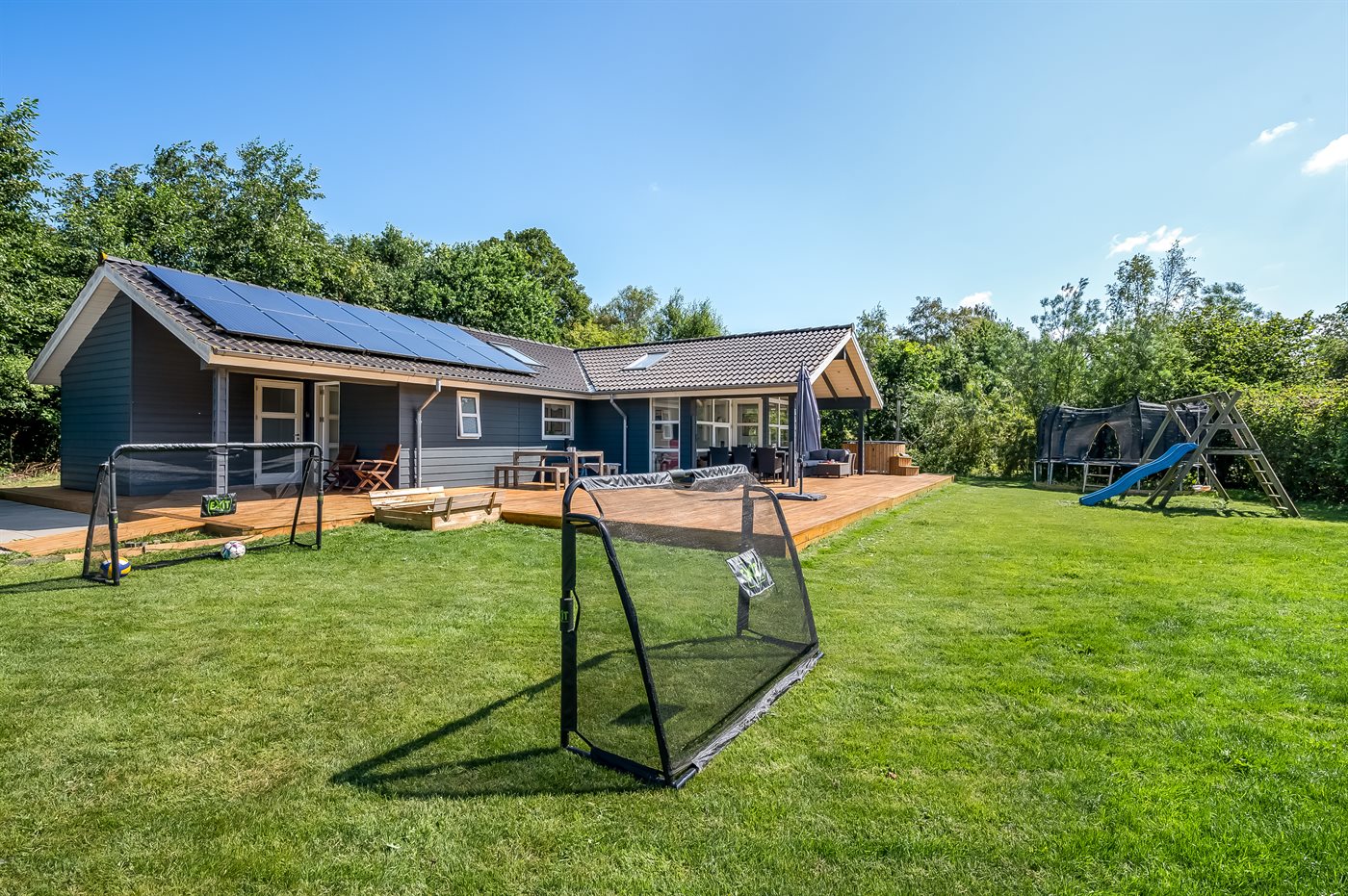 Urlaubstraum in Grenaa: Modernes Ferienhaus mit Wohlfühl-Oase