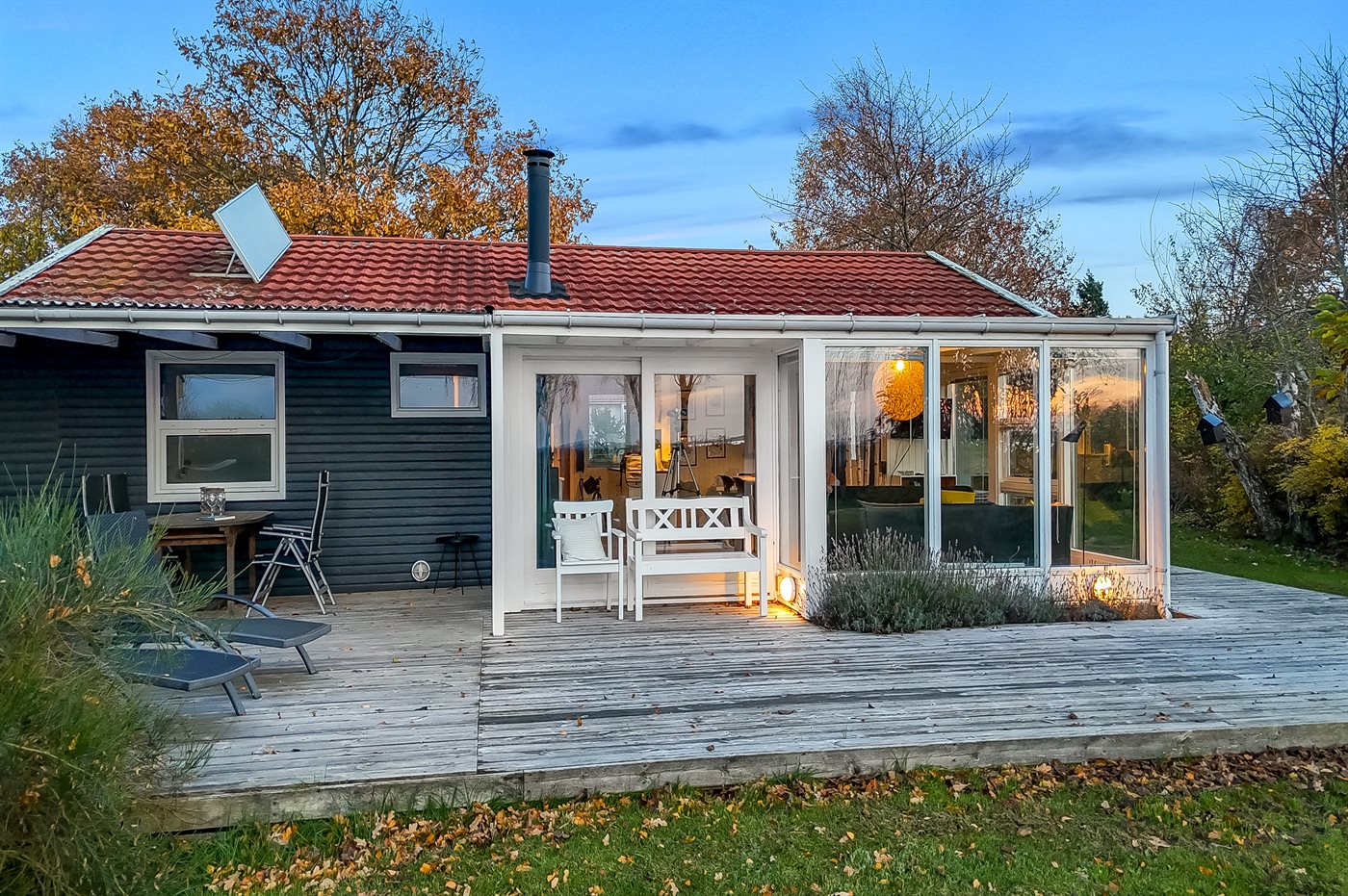 Gemütliches Ferienhaus mit Sauna, Garten und Blick aufs Wasser