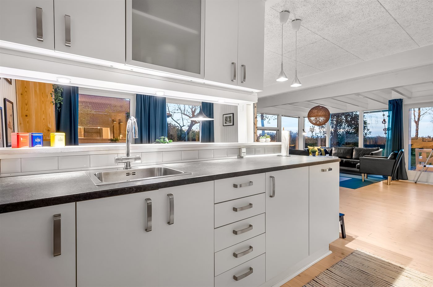 Gemütliches Ferienhaus mit Sauna, Garten und Blick aufs Wasser - Bild 4