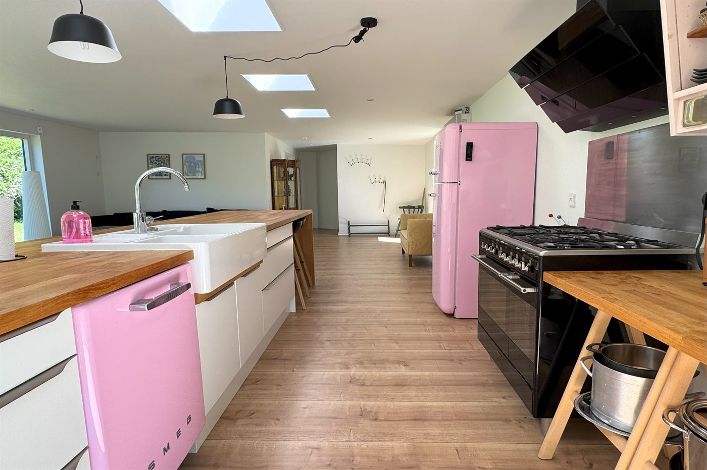 Modernes Aktivhaus mit eigenem See, Sauna & Meerblick - Bild 4