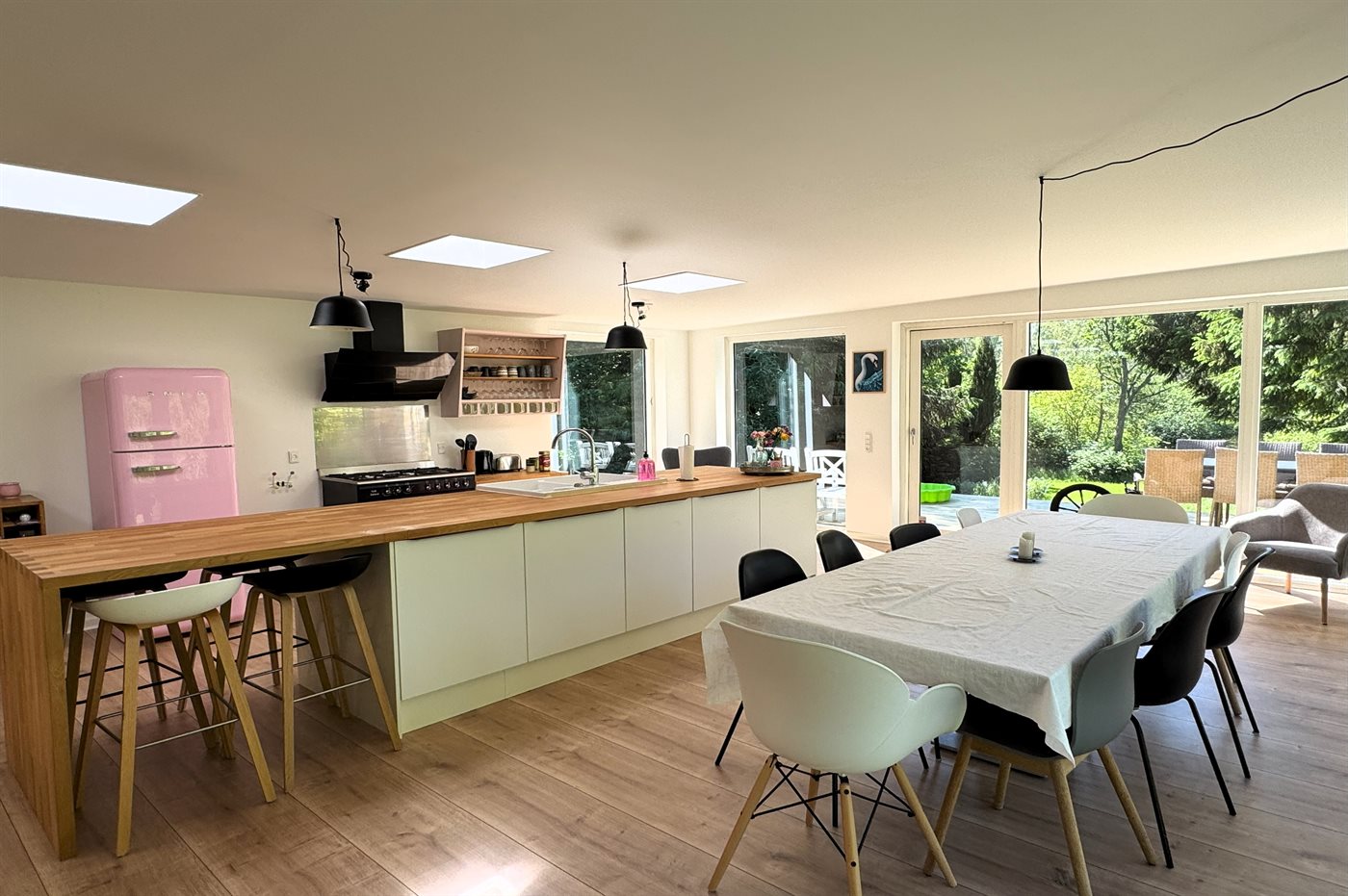 Modernes Aktivhaus mit eigenem See, Sauna & Meerblick - Bild 5