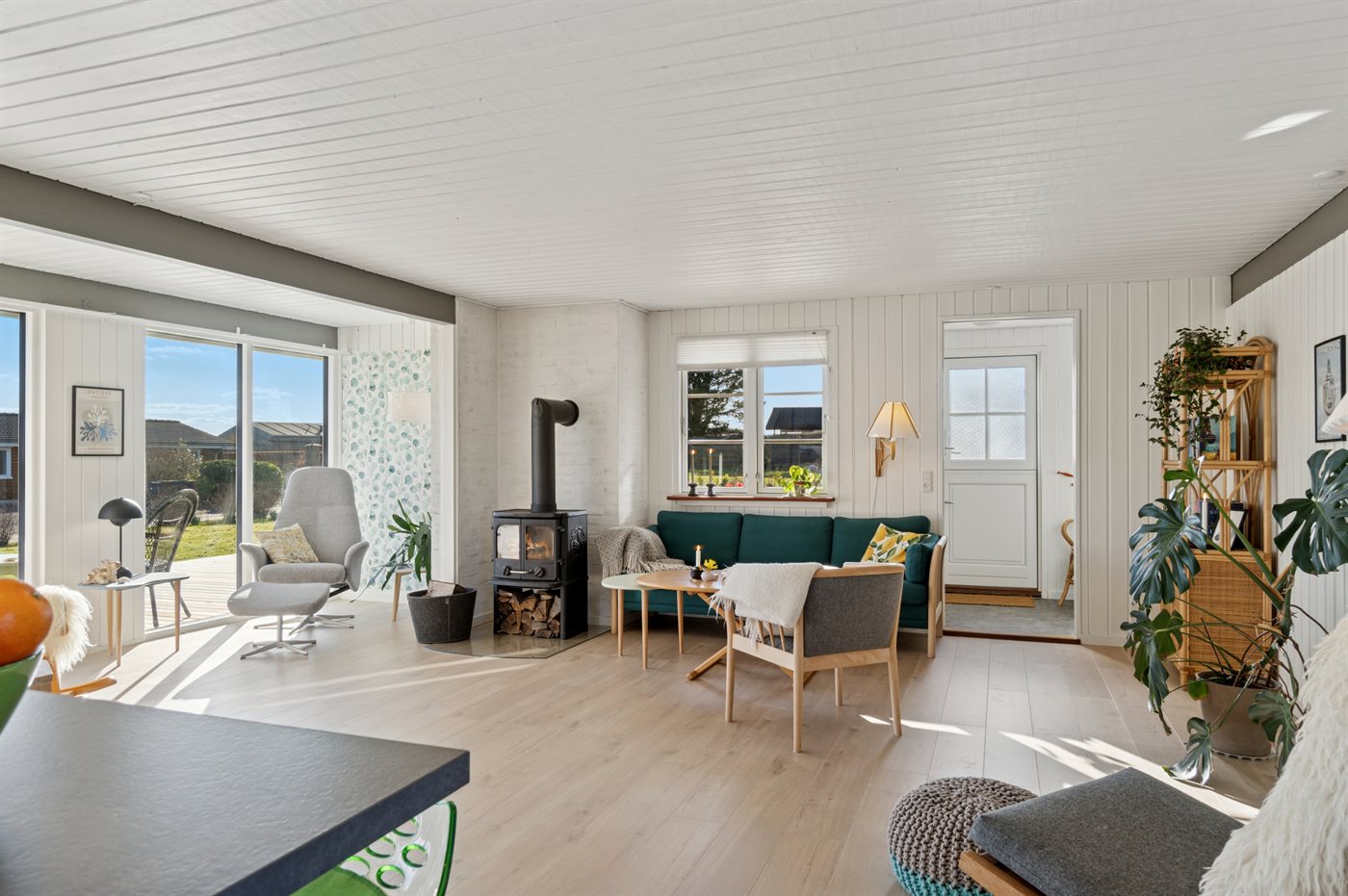 Strandnahes Ferienhaus mit Sauna, Meerblick & großer Terrasse - Bild 2