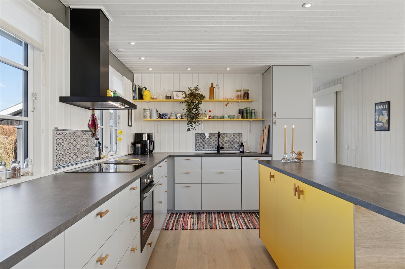 Strandnahes Ferienhaus mit Sauna, Meerblick & großer Terrasse - Bild 4