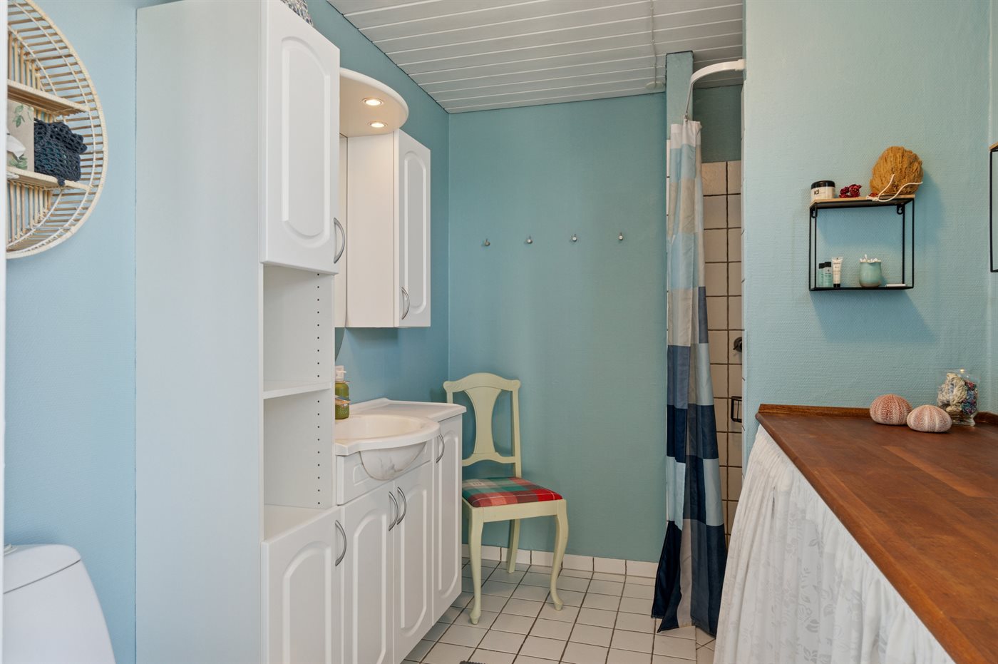 Strandnahes Ferienhaus mit Sauna, Meerblick & großer Terrasse - Bild 5