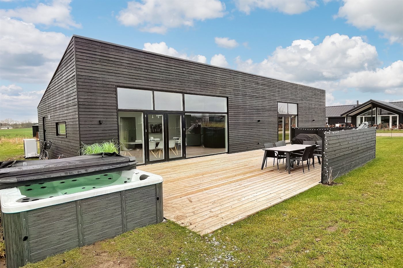 Frisch gebautes Ferienhaus mit Whirlpool nahe Saksild Strand - Bild 2