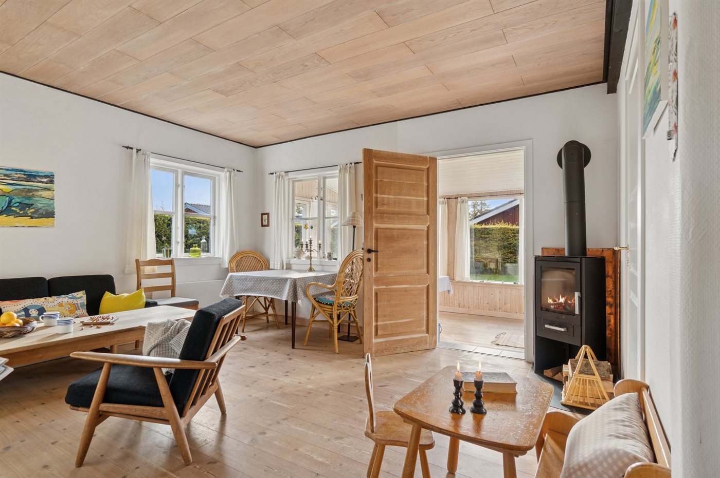 Strandnahes Ferienhaus mit Sauna, Kamin und Gästehaus - Bild 3