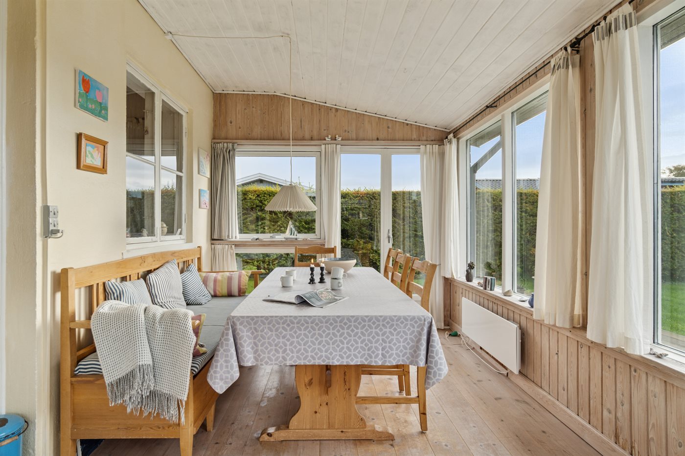 Strandnahes Ferienhaus mit Sauna, Kamin und Gästehaus - Bild 4