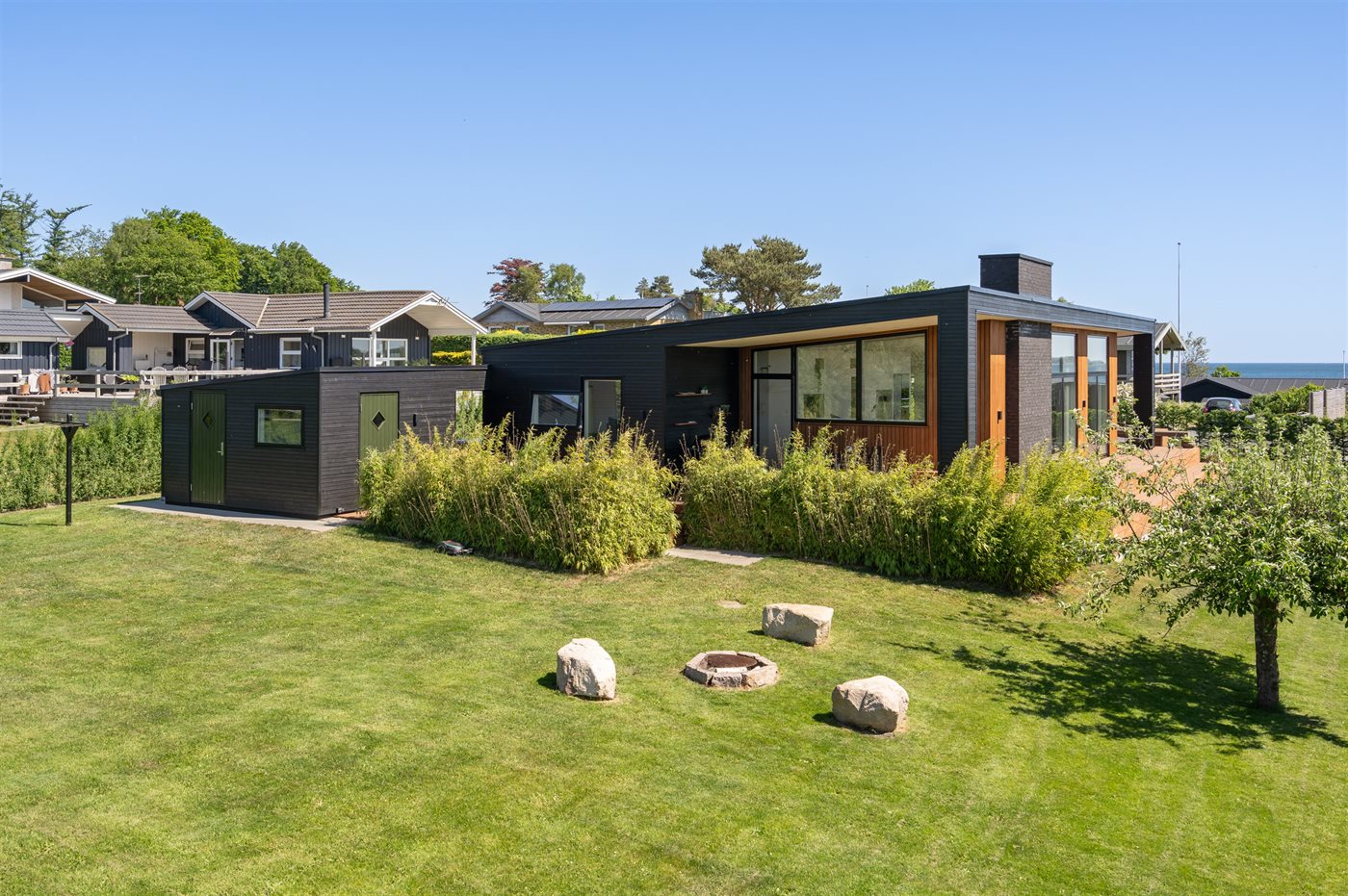 Modernes Strandhaus mit Wellness, Meerblick und großer Terrasse