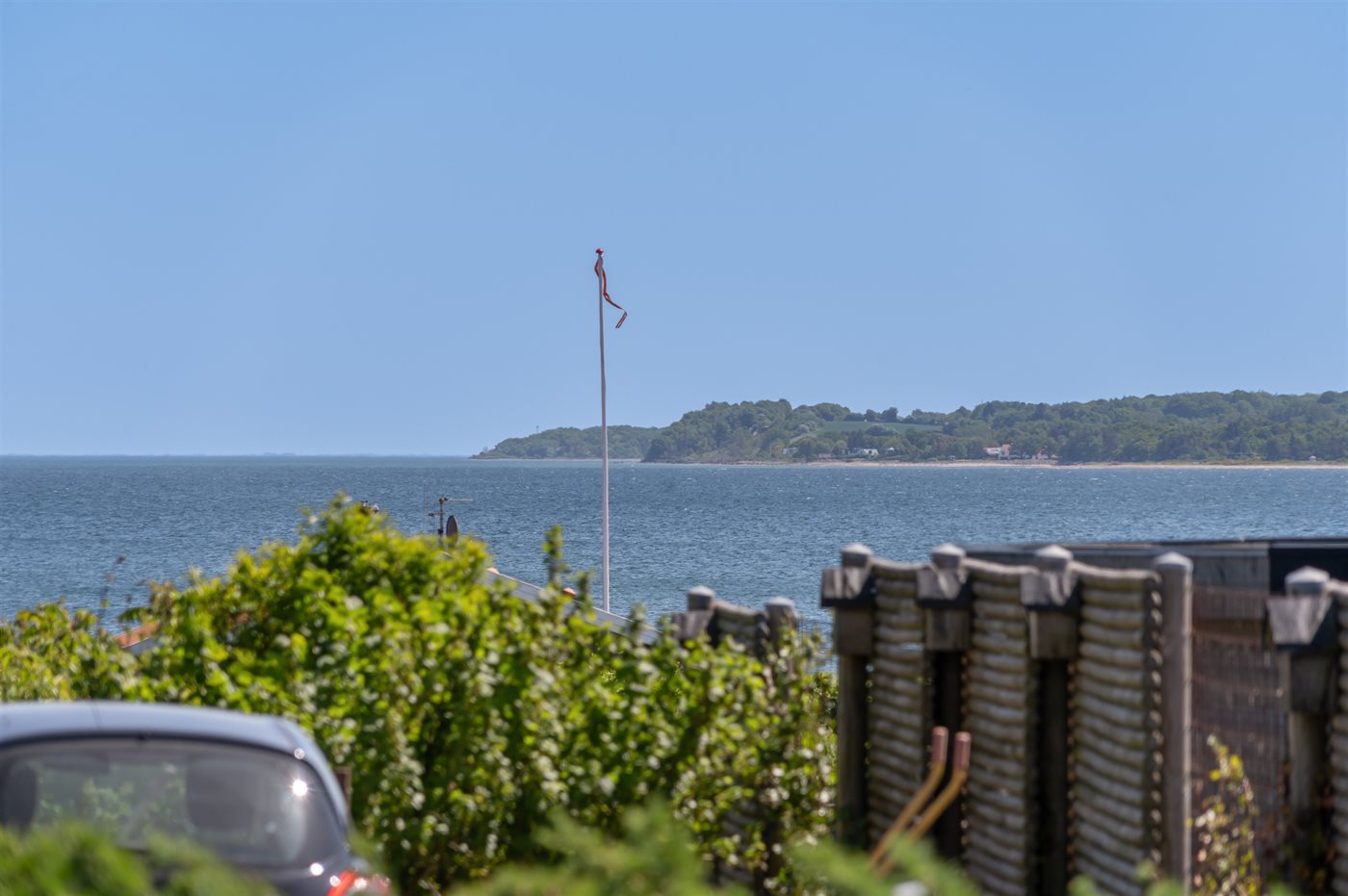 Modernes Strandhaus mit Wellness, Meerblick und großer Terrasse - Bild 2
