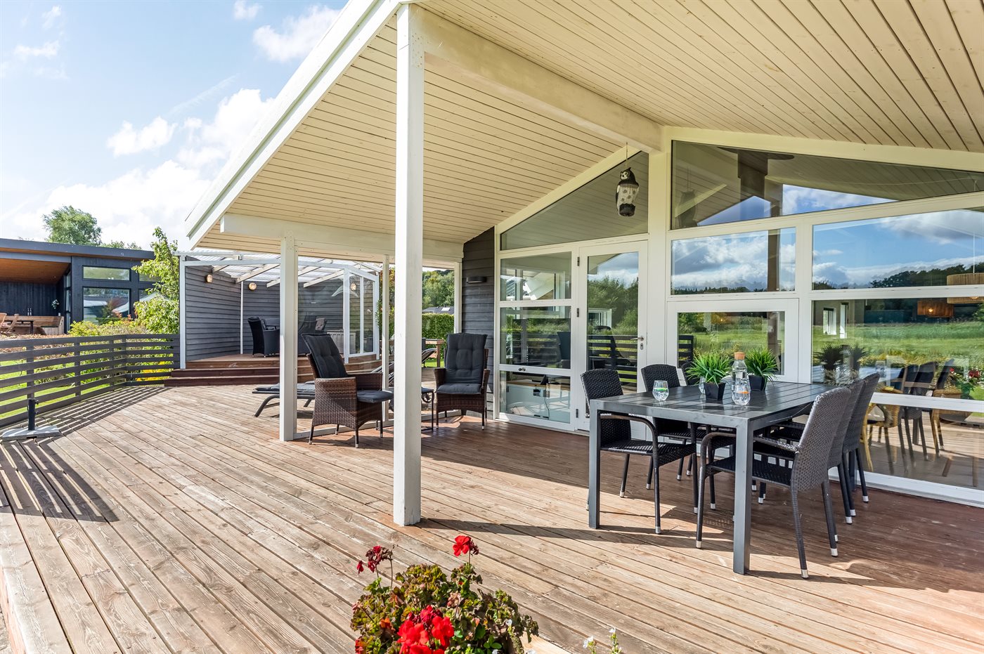 Strandhaus mit Sauna, Meerblick &amp; großem Garten in Grønninghoved