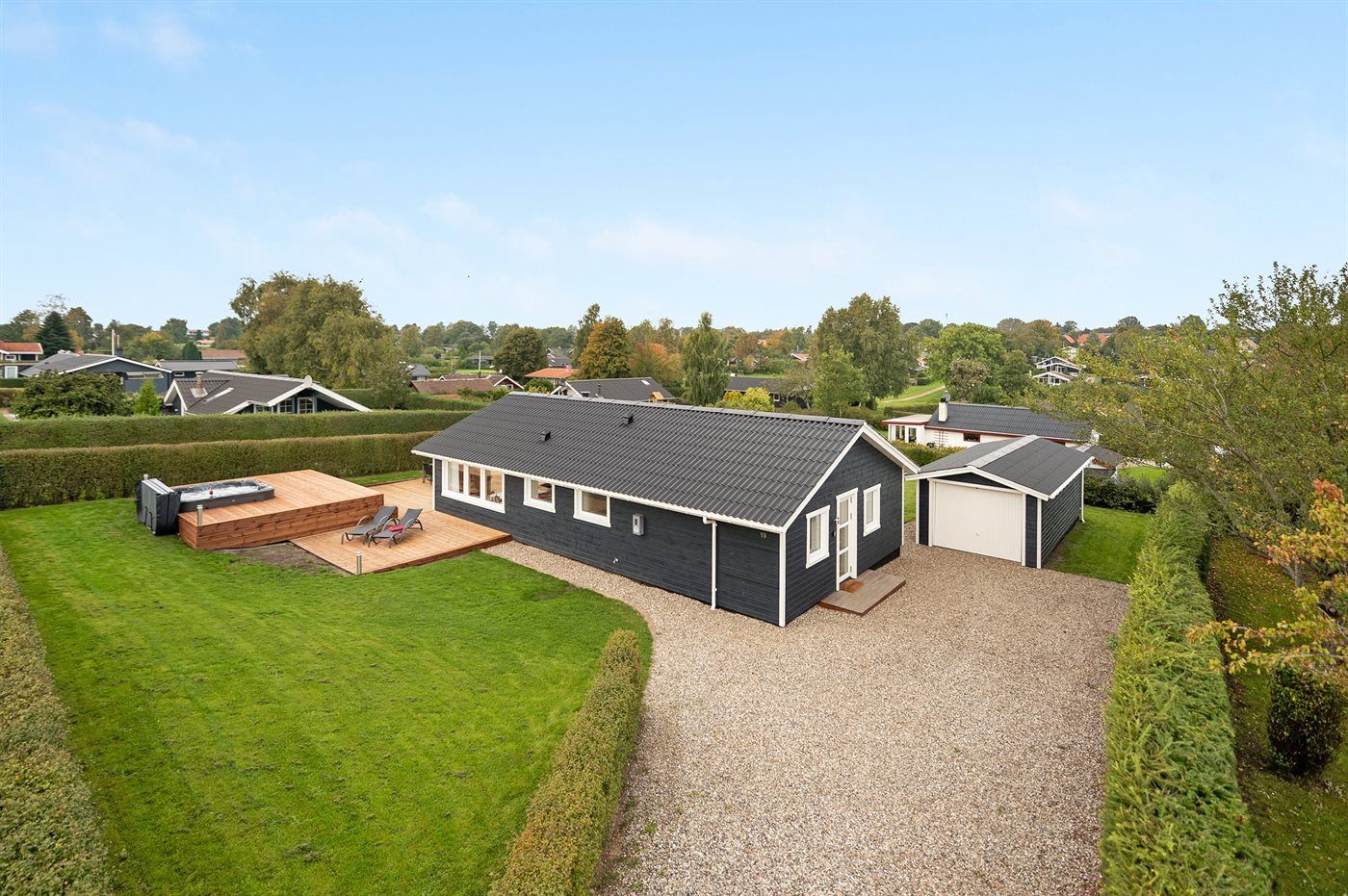 Erholsames Ferienhaus mit Whirlpool nur 500 m zum Strand - Bild 2