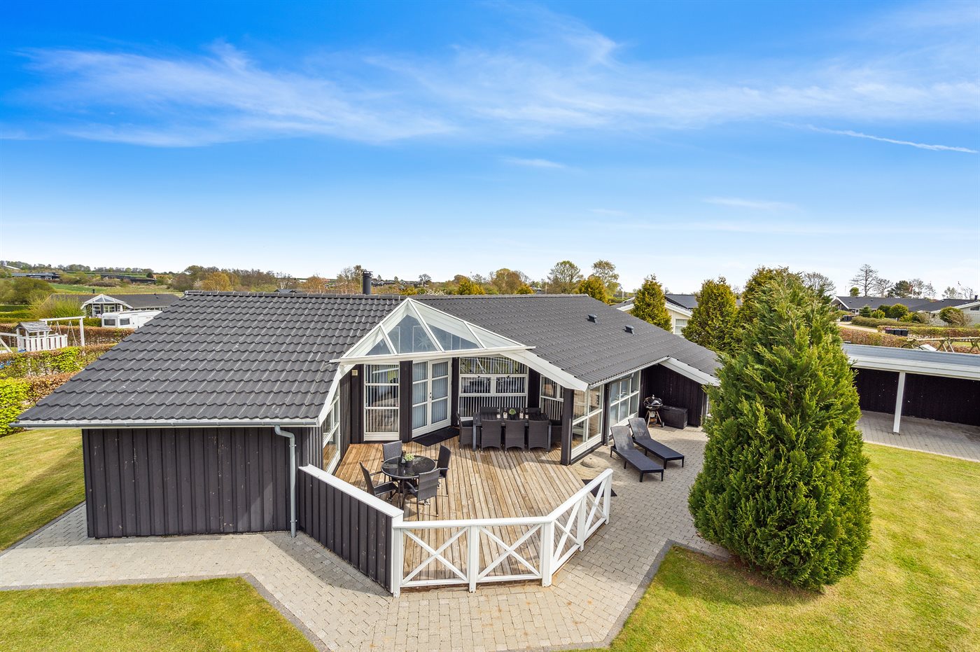 Wellnessoase nahe Strand: Sauna, Whirlpool & Meerblick